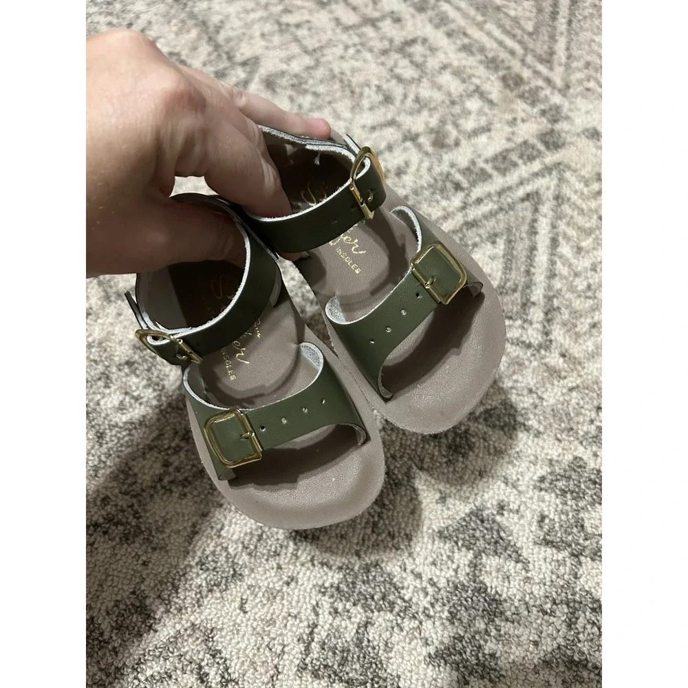 Sun San Sandals Size 7 Olive Green